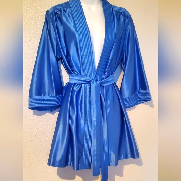 💚5/$25 That Look Blue Satin Nylon Belted Short Robe With Pockets Size Small - Picture 3 of 7